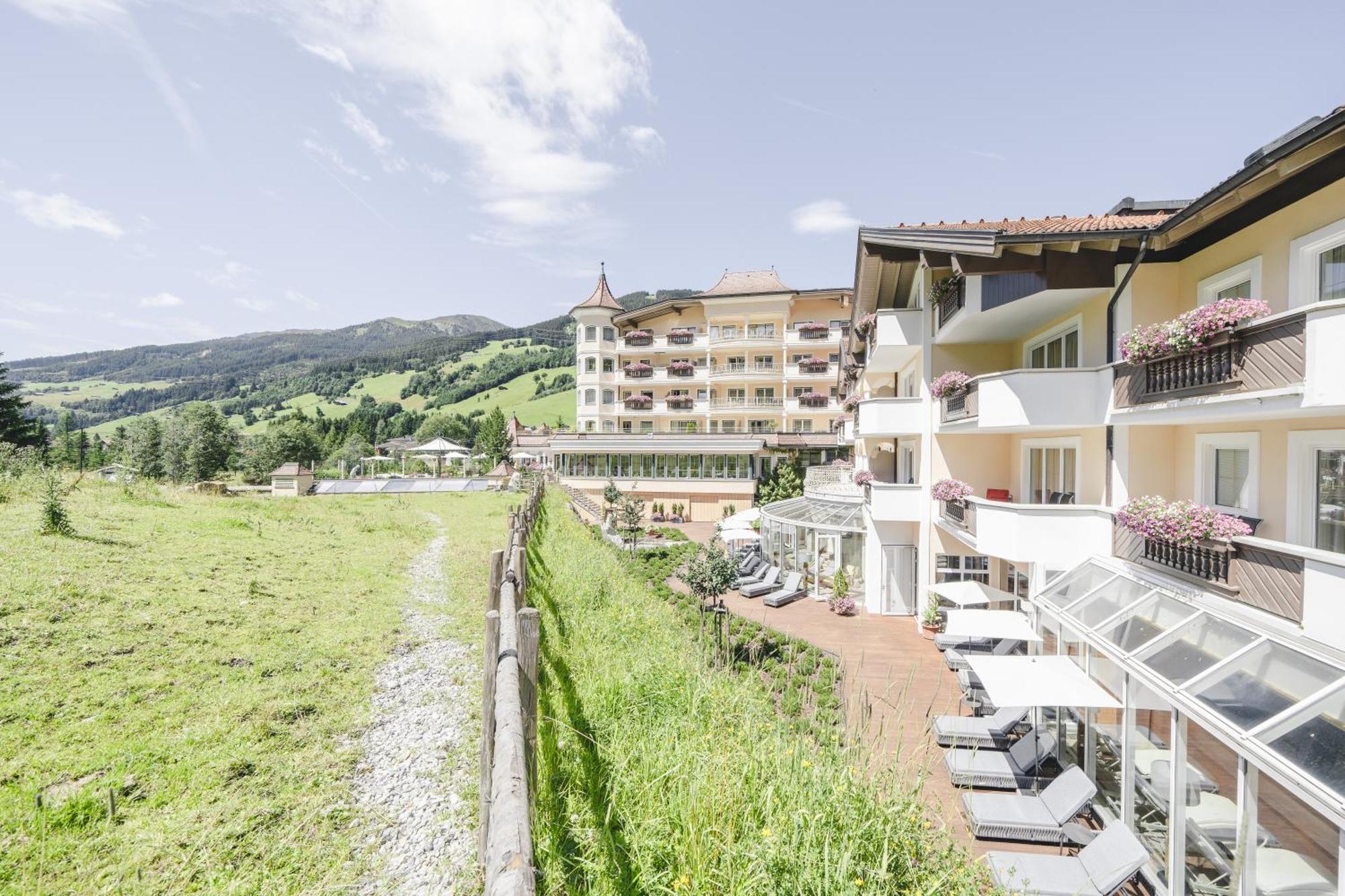 גרלוס Traumhotel Alpina Superior --Yoga Und Ayurvedahotel (Adults Only) מראה חיצוני תמונה